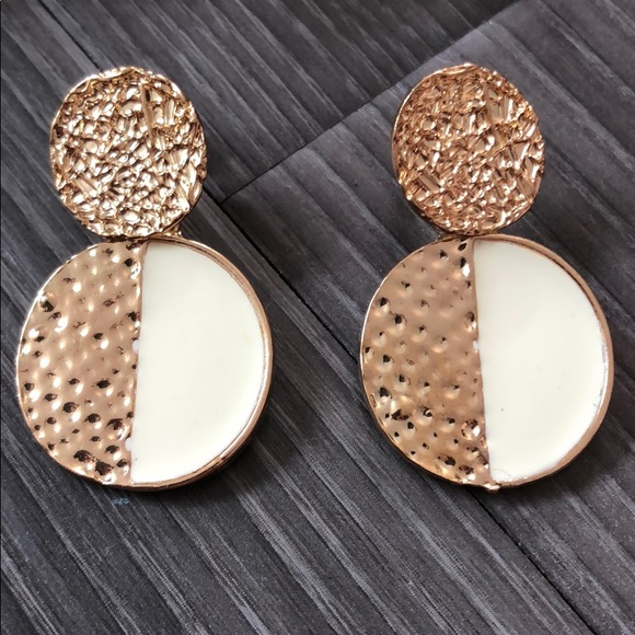 Set of new trendy gold earrings - Picture 10 of 11